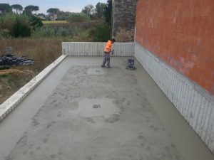 lissage de la dalle pour la cave agricole